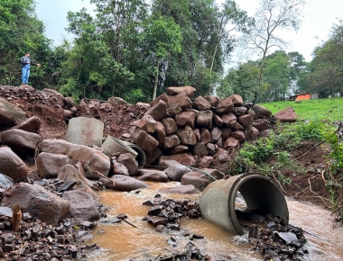 Prefeitura de Mercedes realiza operação de emergência para amenizar os prejuízos causados pelas chuvas